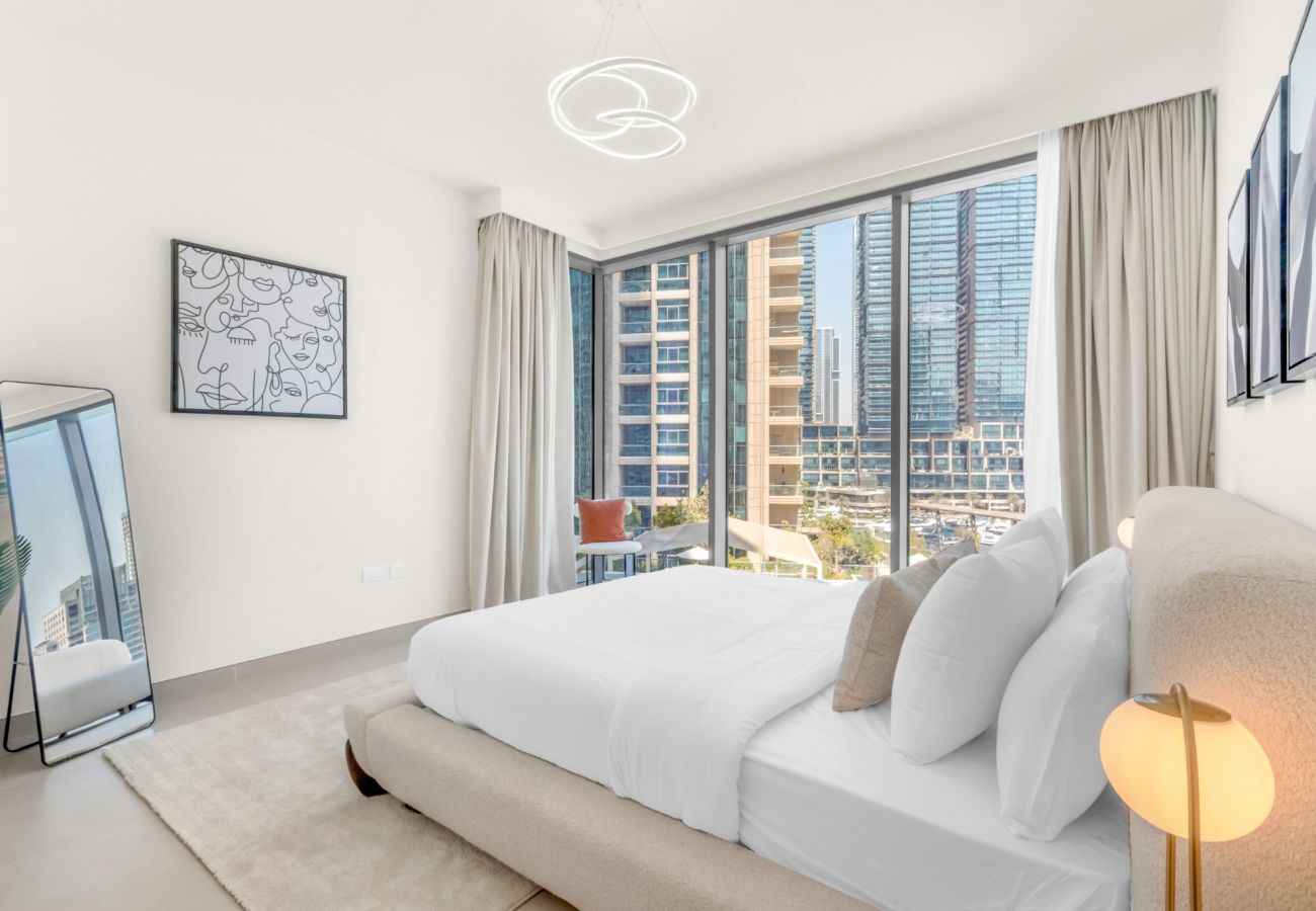Apartment in Dubai - Modern Waterfront Living with Stunning Views