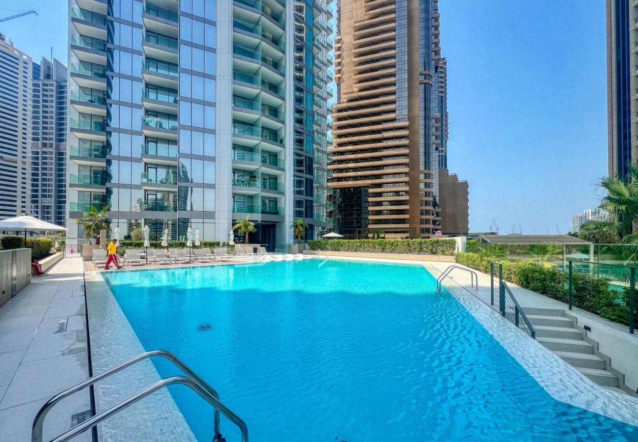 Apartment in Dubai - Modern Waterfront Living with Stunning Views