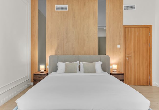 Apartment in Dubai - Spacious 1BR with Marina View by EE Holiday Homes