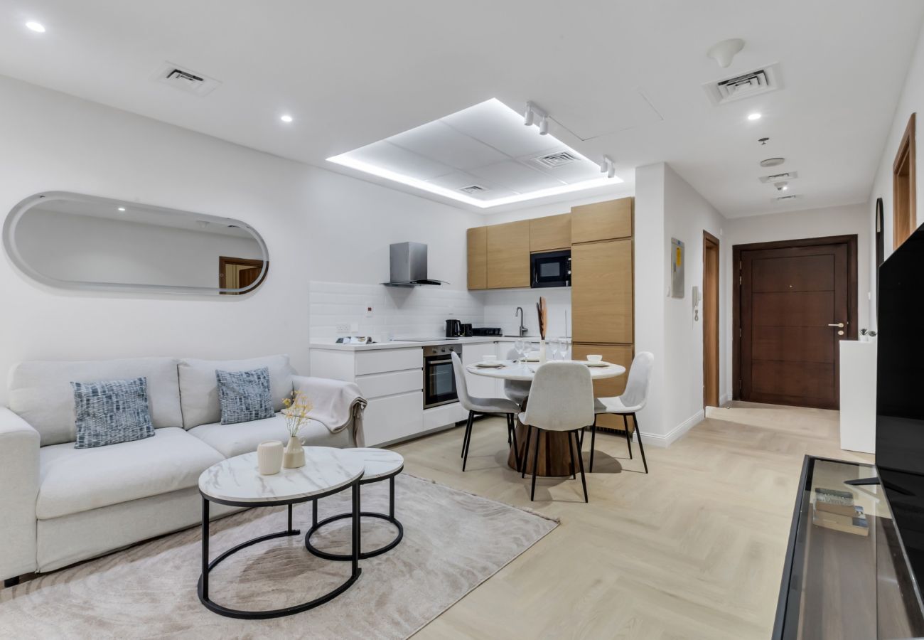 Apartment in Dubai - Spacious 1BR with Marina View by EE Holiday Homes