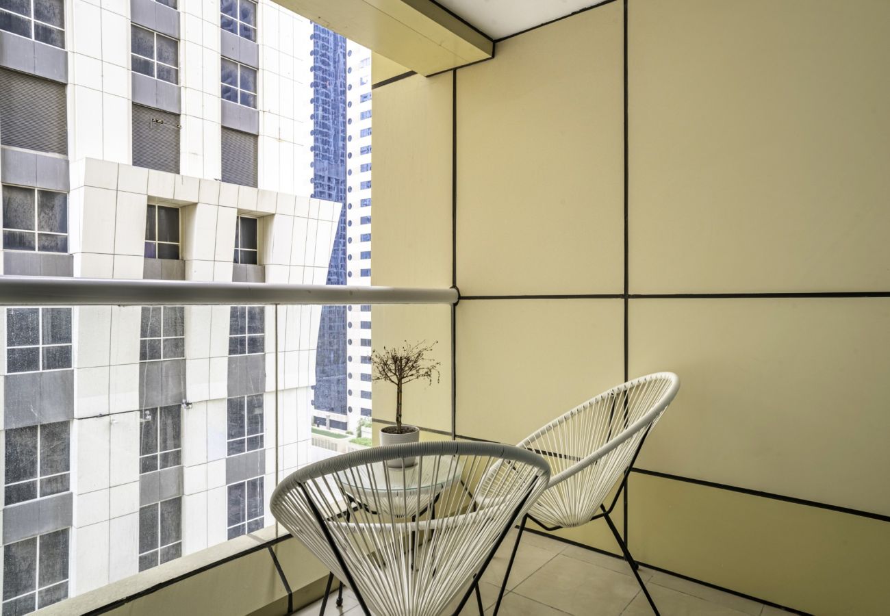 Apartment in Dubai - Spacious 1BR with Marina View by EE Holiday Homes