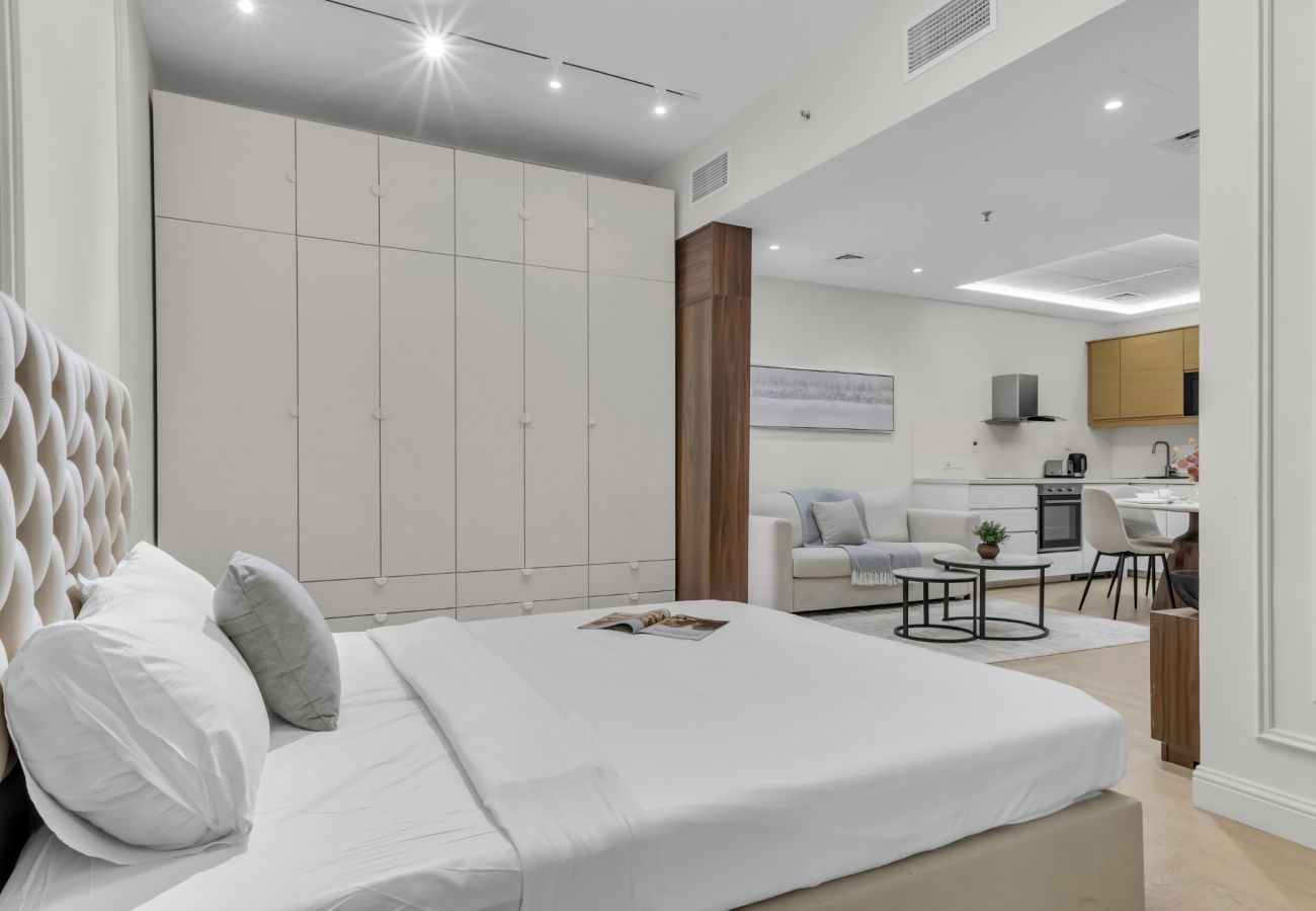 Apartment in Dubai - Spacious 1BR with Marina View by EE Holiday Homes