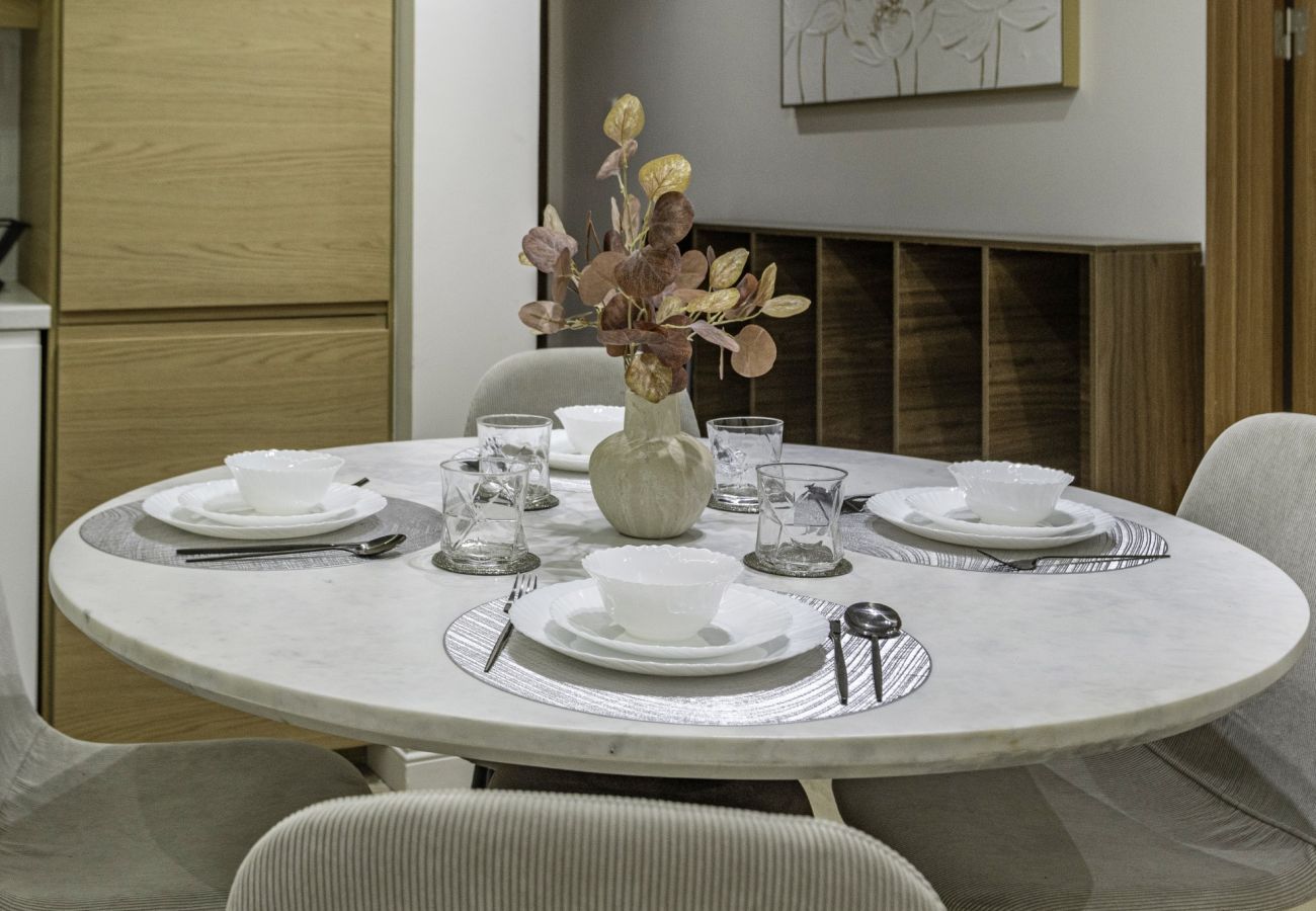Apartment in Dubai - Spacious 1BR with Marina View by EE Holiday Homes