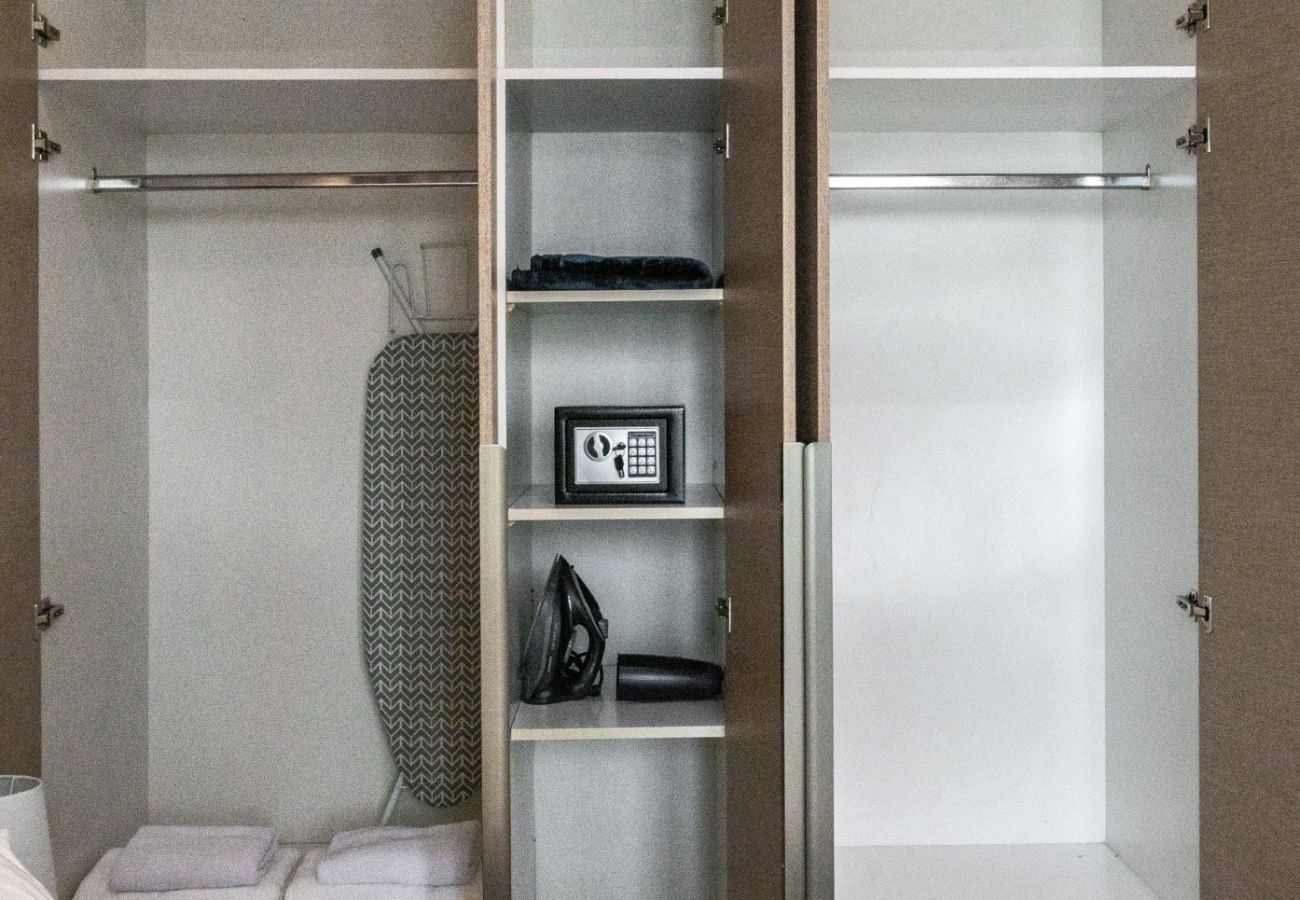 Apartment in Dubai - 2BR Retreat in the Heart of Dubai Marina  by EE Holiday Homes