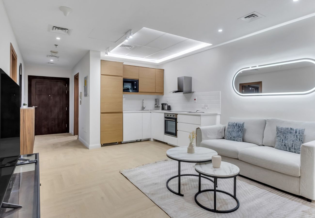 Apartment in Dubai - Luxury 1BR with Balcony in Dubai Marina 