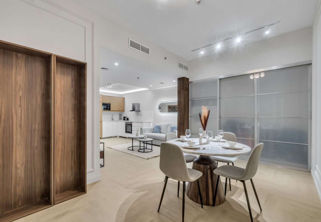 Apartment in Dubai - Luxury 1BR with Balcony in Dubai Marina 