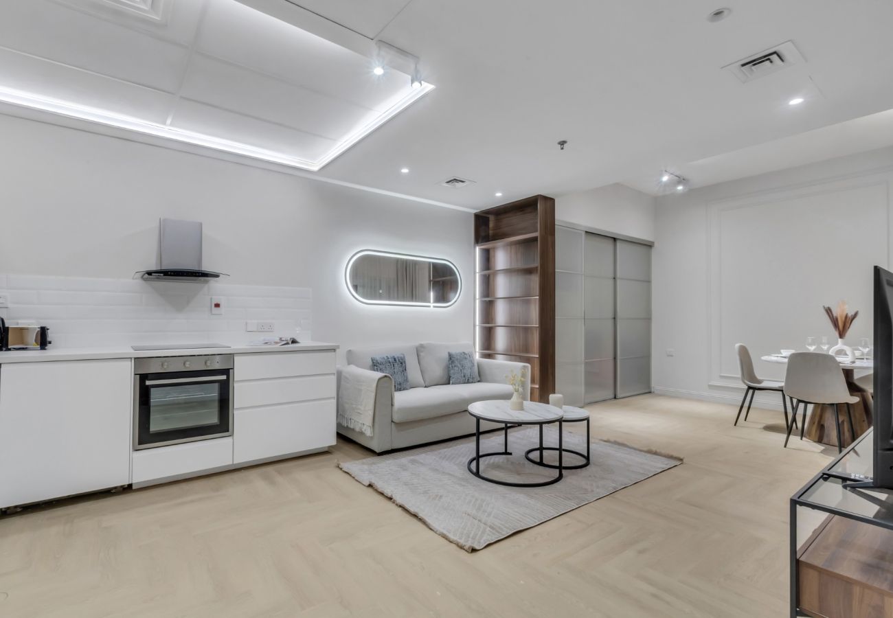 Apartment in Dubai - Luxury 1BR with Balcony in Dubai Marina 