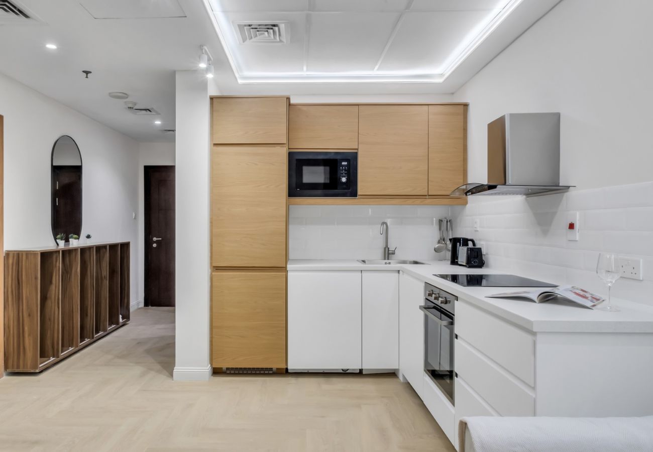 Apartment in Dubai - Luxury 1BR with Balcony in Dubai Marina 