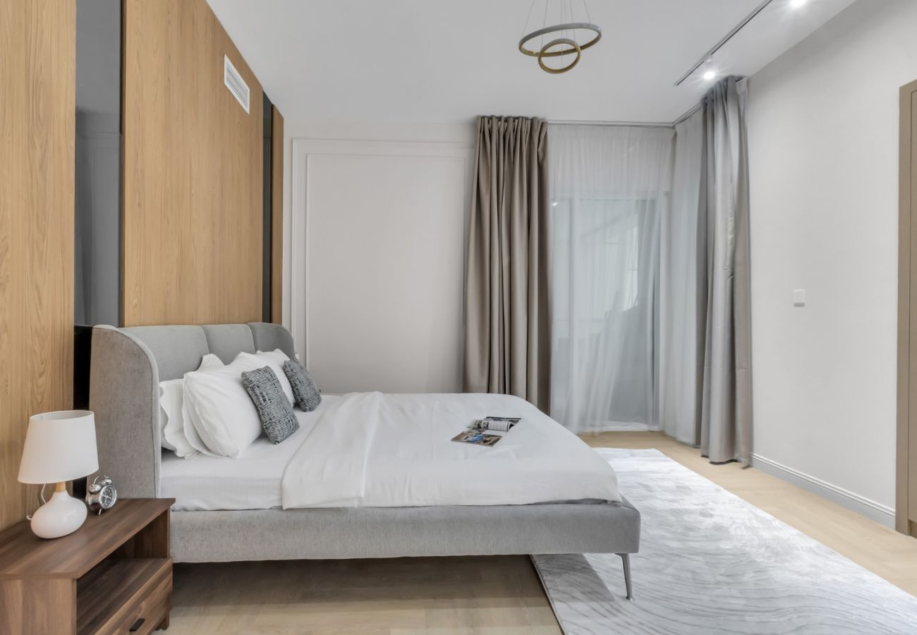 Apartment in Dubai - Luxury 1BR with Balcony in Dubai Marina 