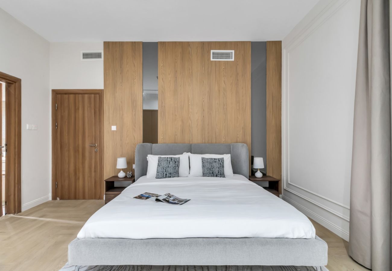 Apartment in Dubai - Luxury 1BR with Balcony in Dubai Marina 