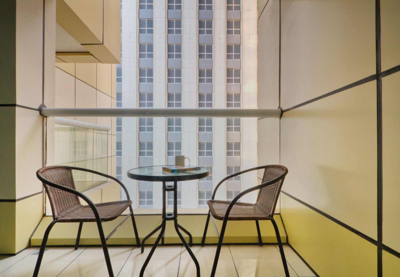 Apartment in Dubai - Luxury 1BR with Balcony in Dubai Marina 