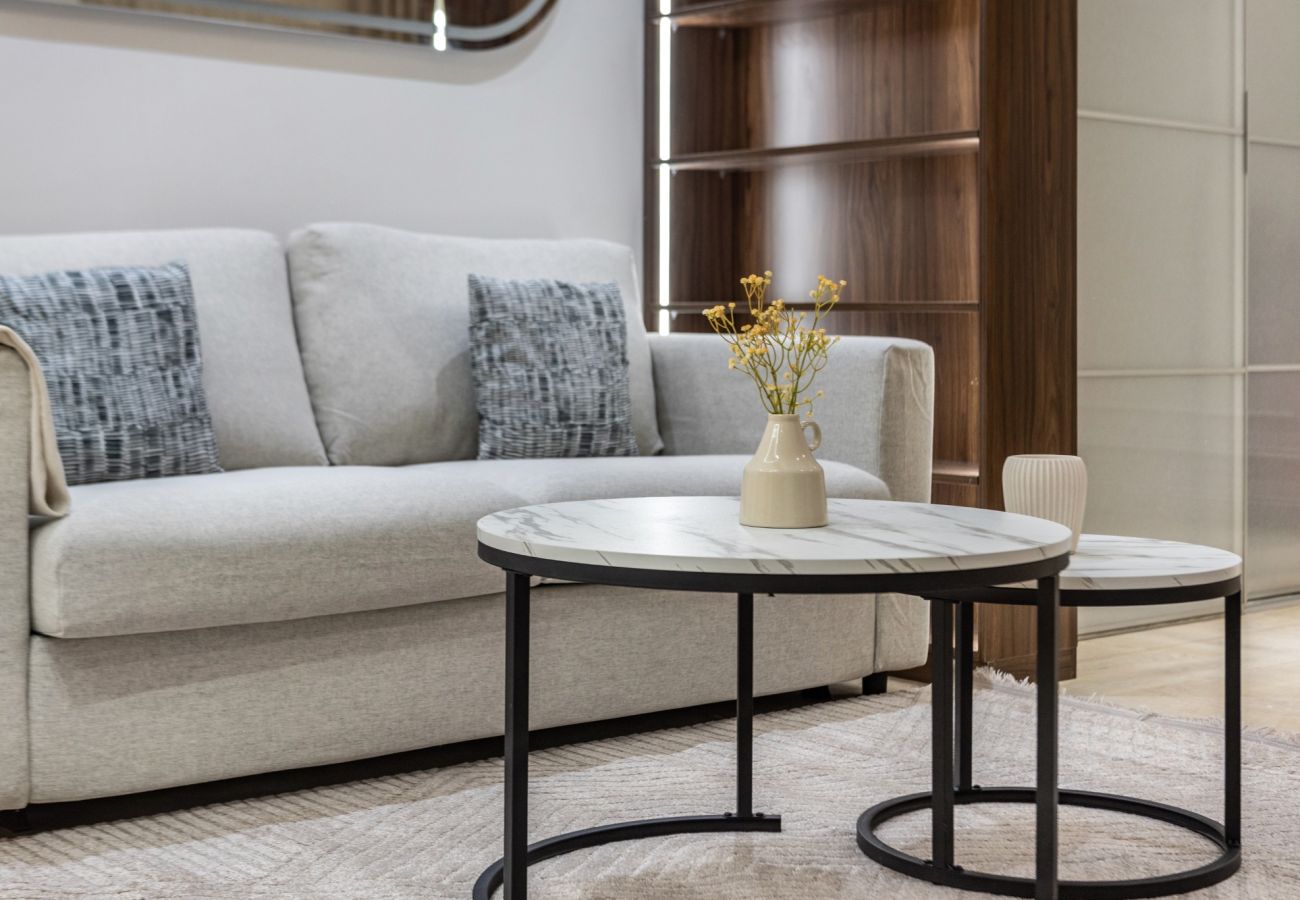 Apartment in Dubai - Luxury 1BR with Balcony in Dubai Marina 