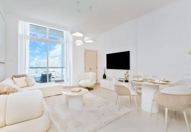 Apartment in Dubai - Stylish 1BR Apartment with Partial Sea View 