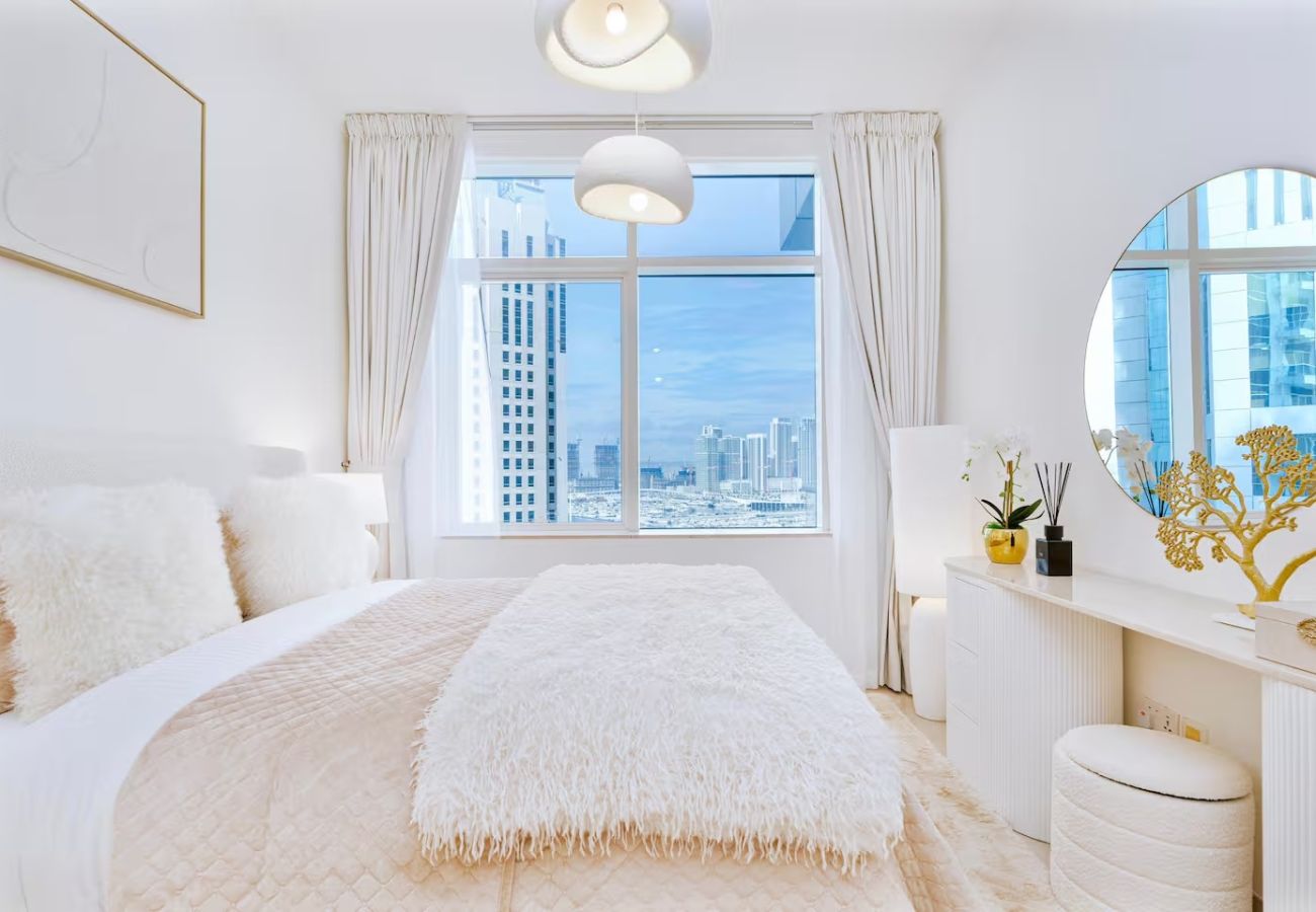 Apartment in Dubai - Stylish 1BR Apartment with Partial Sea View 