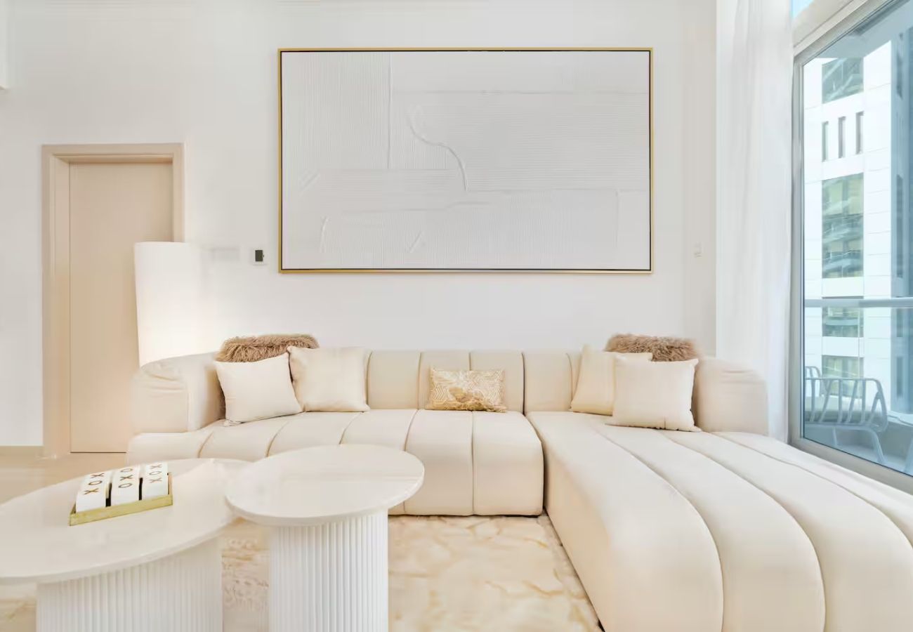 Apartment in Dubai - Stylish 1BR Apartment with Partial Sea View 