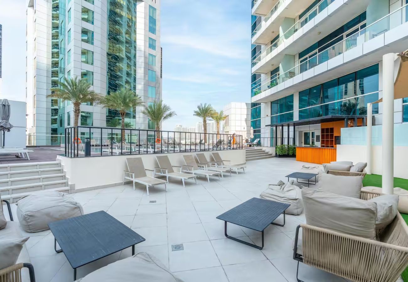 Apartment in Dubai - Stylish 1BR Apartment with Partial Sea View 