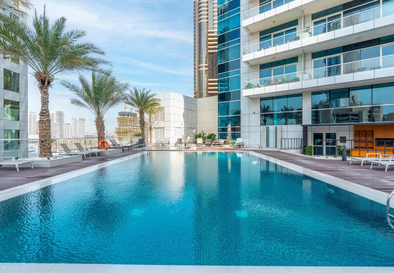 Apartment in Dubai - Stylish 1BR Apartment with Partial Sea View 