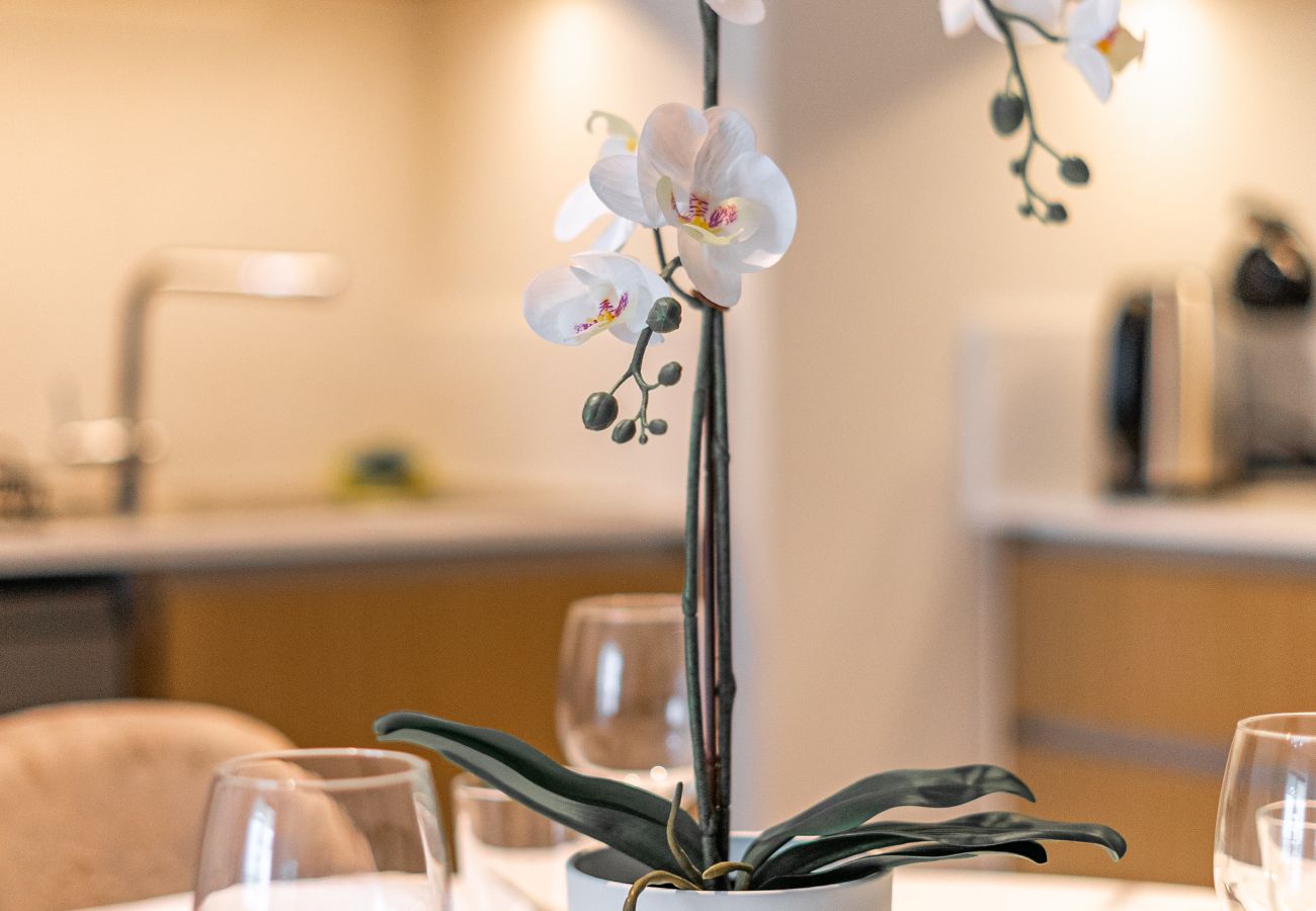 Apartment in Dubai - Elegant 1 Bed in Surf 2 Dubai Creeck Harbour by EE